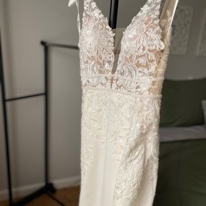 Never worn wedding dress